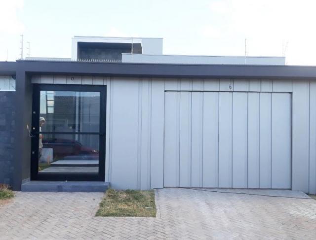 Portas e portões em ACM