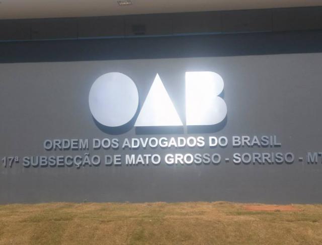 letras em acm escovado